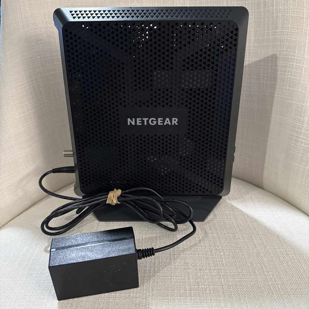 NETGEAR-C7000 - AC1900 Dual-Band Gigabit Cable Modem Wi-Fi Router‎
